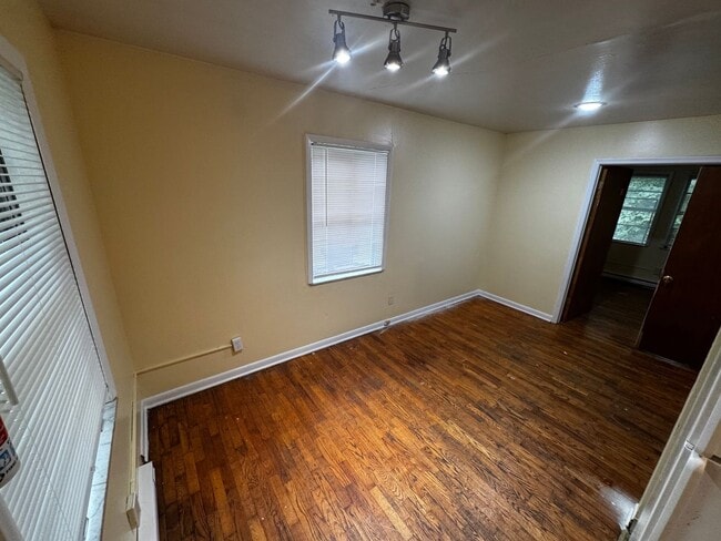 Building Photo - 568 Spartan Ave