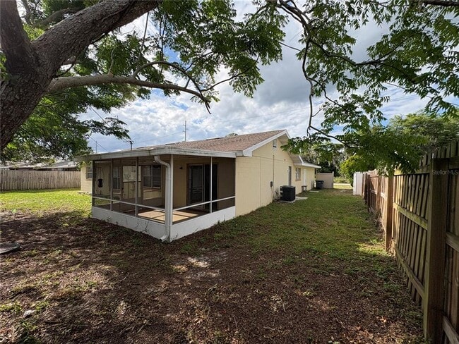 Building Photo - 728 Lake Ned Rd