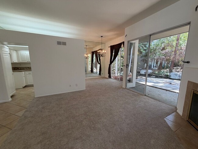 Building Photo - COSTA MESA 2 BEDROOM, 2 BATHROOM CONDO $3,400 (BRISTOL & BAKER)