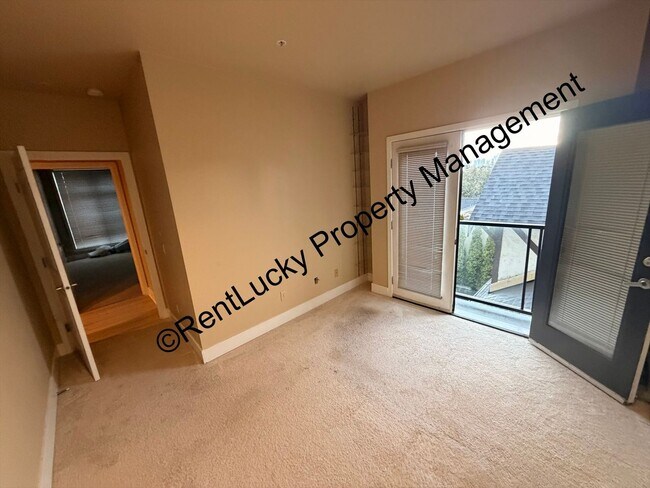 Building Photo - Two Bed Two Bath Condo