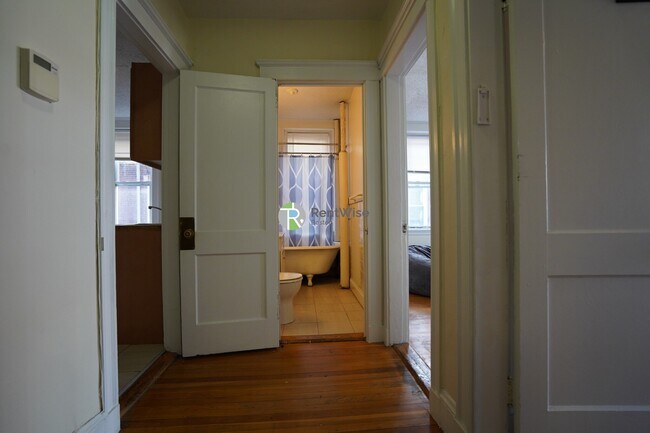 Building Photo - 5-11 Barrows St