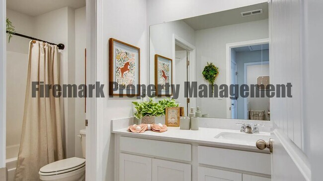 Building Photo - 4 Bedroom, 2.5 Bath and 2 Car Garage in Ha...