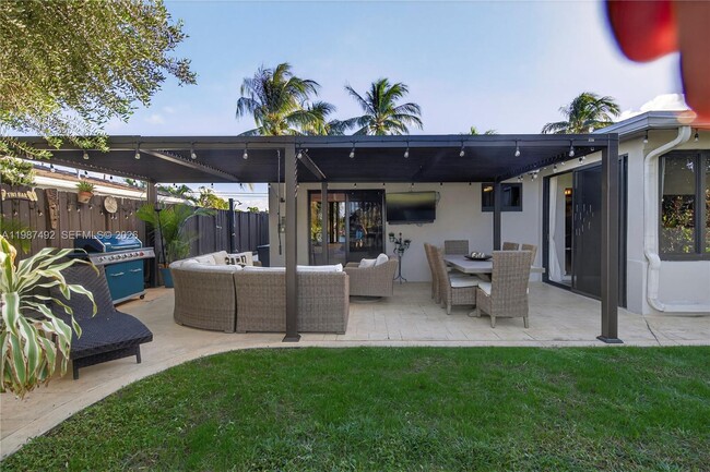 Building Photo - 371 SE 3rd St