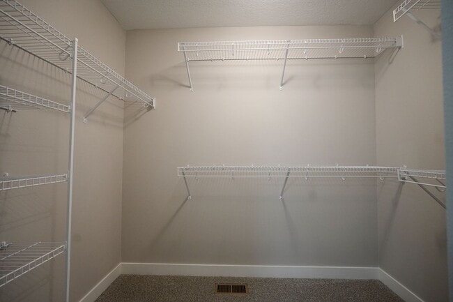 Building Photo - Beautiful 3 Bed Ranch Home w/ fully finished basement in Prime Norwalk Location