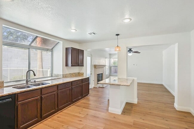 Building Photo - Beautiful, Well Kept, North Summerlin Pool Home