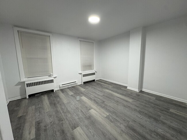 Building Photo - 2062 E Stella St