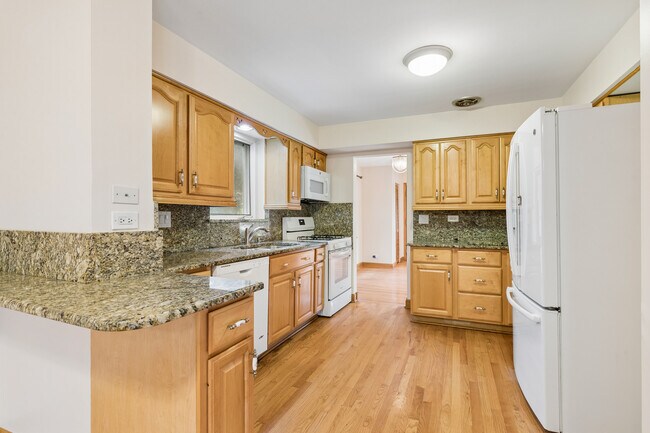 Building Photo - 648 Shermer Rd