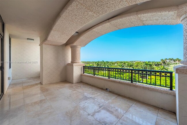 Building Photo - 7055 Fisher Island Dr