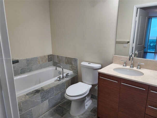Building Photo - 2641 N Flamingo Rd