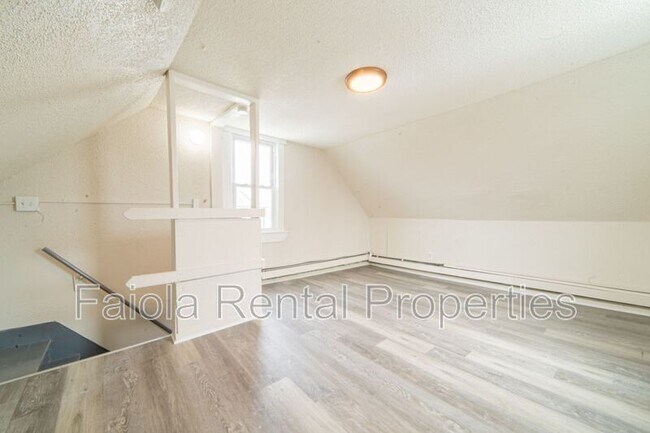 Building Photo - 202 N 7th St