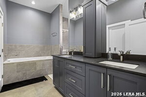 Building Photo - 1008 Naumann Dr