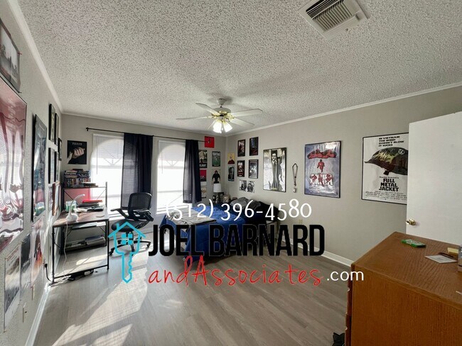Building Photo - Available Mid July: Just steps Away from Campus and Frisbee Golf Course