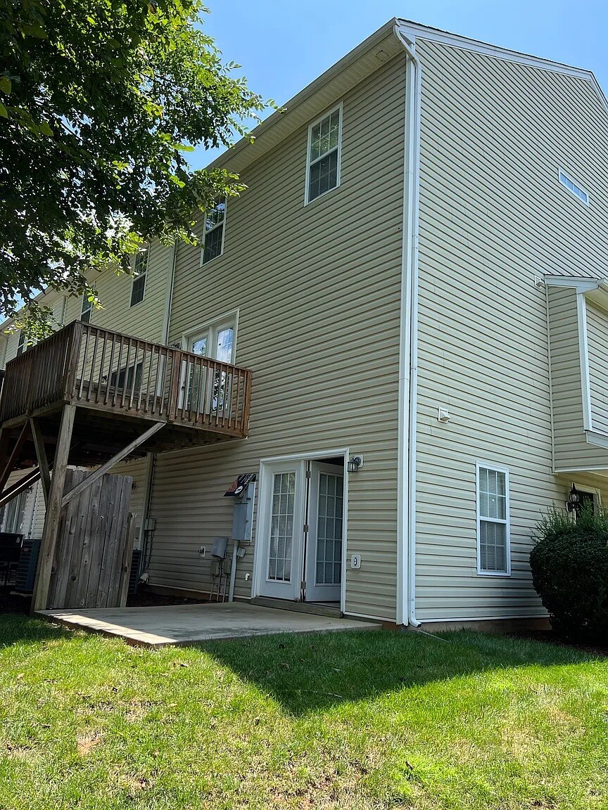 Building Photo - Room in Townhome on Dunlevy Way