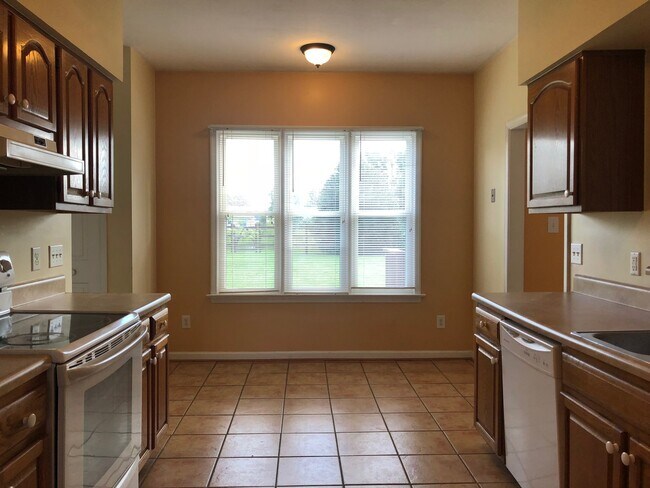 Building Photo - Lovely Ranch in Grassfield School District!