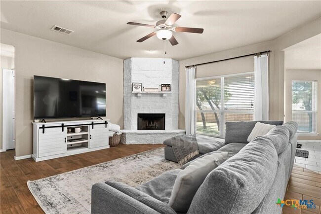 Building Photo - 3421 Doss St