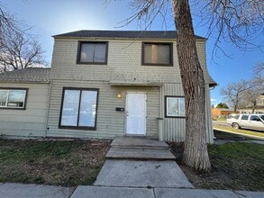 Building Photo - 826 3rd Ave S