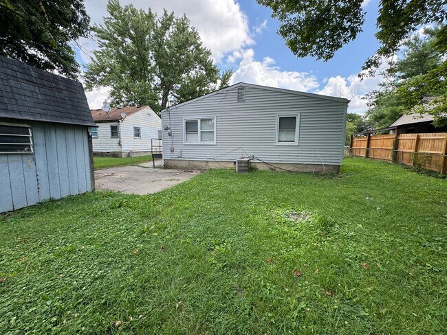 Building Photo - 712 Melvenia St