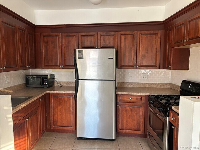 Building Photo - 126 Deer Park Ave