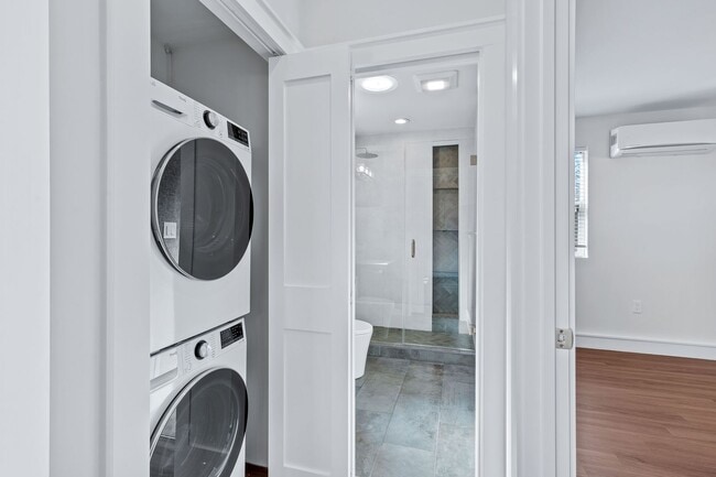 Building Photo - Beautifully Renovated 1-bedroom/ 1-bathroom ADU