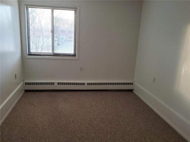 Building Photo - 215 Linden Ave W