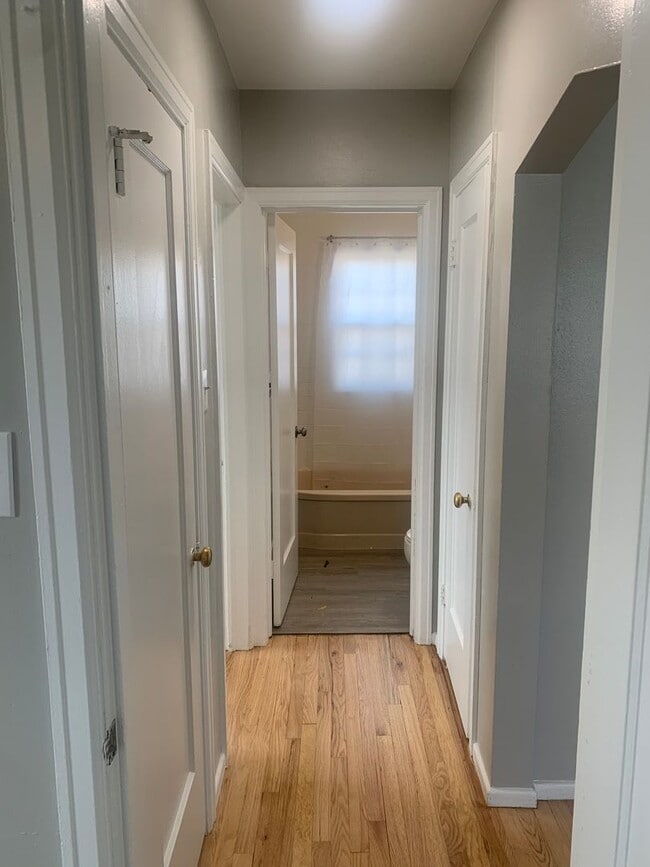Building Photo - MOVE IN SPECIAL! 2 WEEKS RENT FREE WITH A ...
