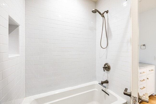 Building Photo - Prime Location 3 bedroom Townhome with Central A/C & Heat. Laundry in unit. Side-by-Side parking.