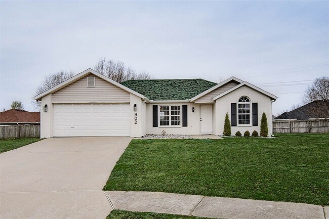 Building Photo - 902 SW Hopi Cir