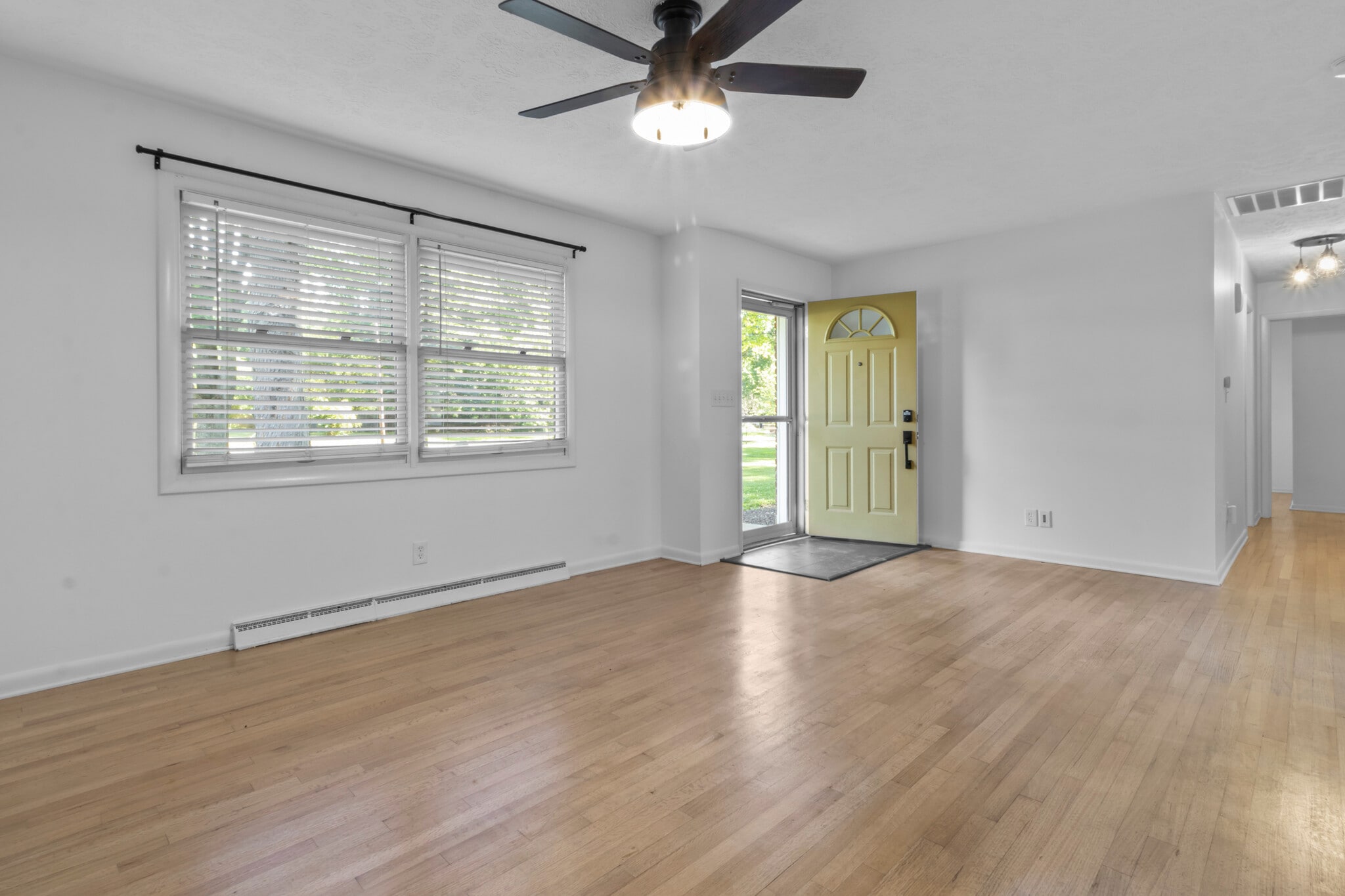 Building Photo - 820 Eaglewood Dr