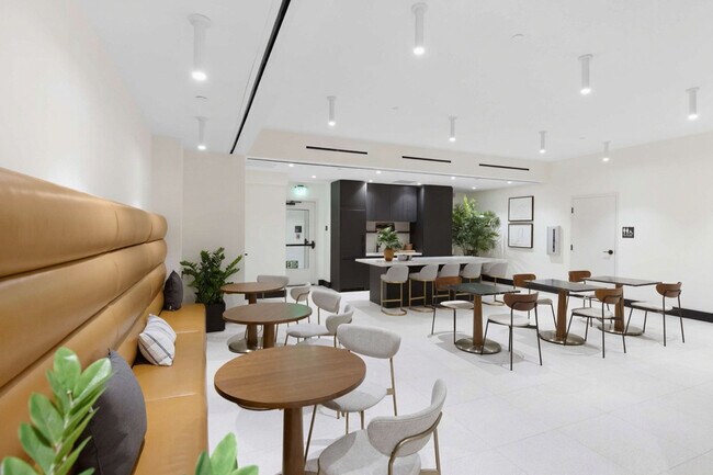 Building Photo - 225 N Miami Ave