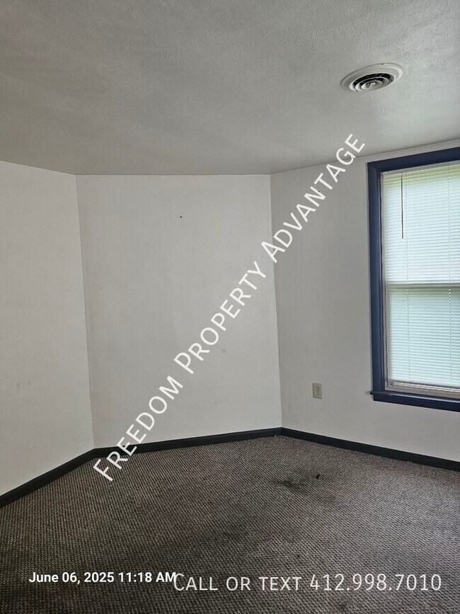 Building Photo - 130 Hall Ave