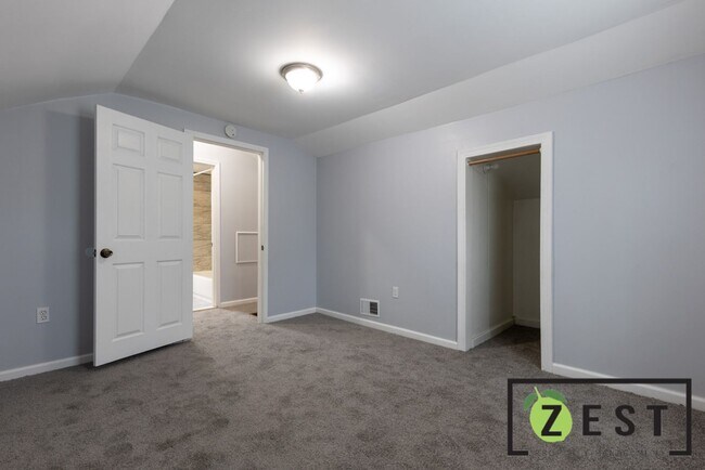 Building Photo - 4-BEDROOM 2-FULL BATHROOMS