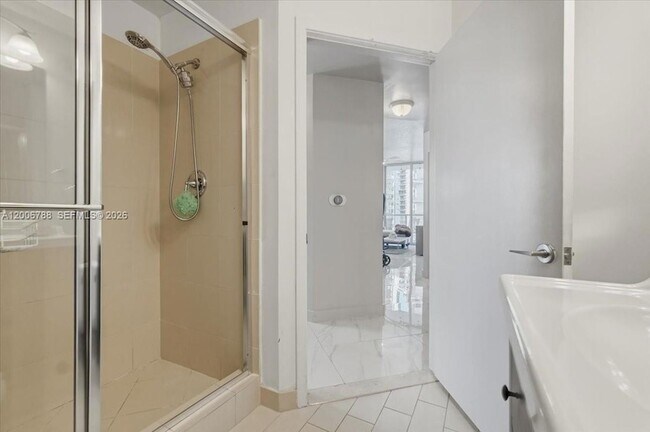 Building Photo - 1111 SW 1st Ave