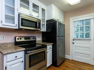 Building Photo - Great Location! One Bedroom Triplex in Cameron Village- Pet Friendly! Available August 10th!