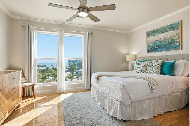 Building Photo - 9520 Seawall Blvd