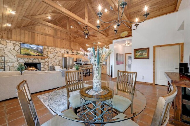 Building Photo - 401 Madrone Canyon Dr