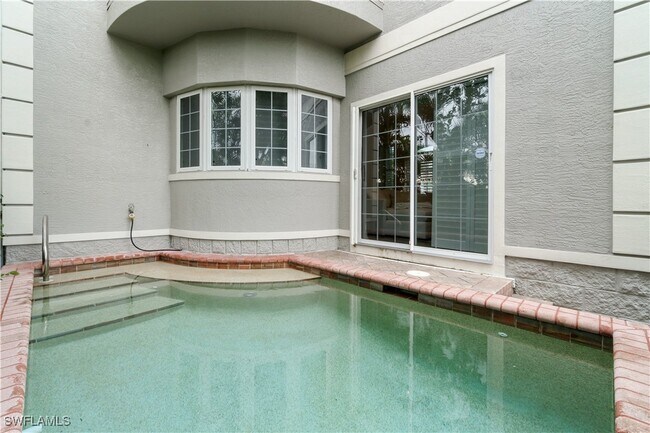 Building Photo - 991 8th St S