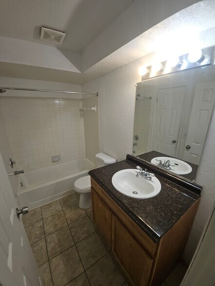 Building Photo - 5160 Conroy Rd