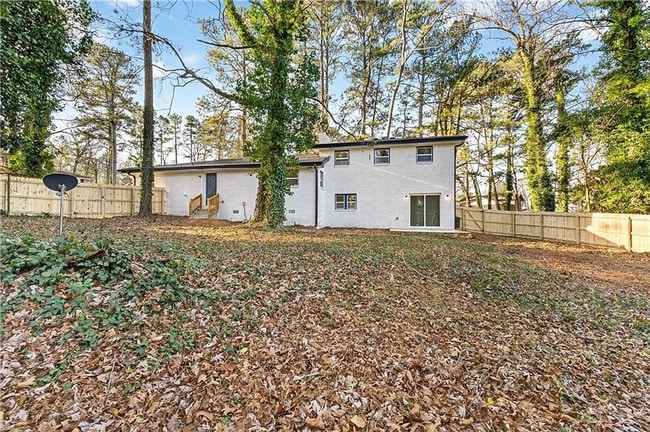 Building Photo - 4 Bed, 3 Bath in Decatur!