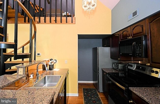 Building Photo - 308 Foxcroft Cir