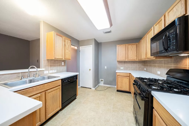 Building Photo - 506 Salma Ct
