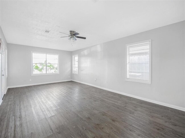 Building Photo - 3810 Lehall St