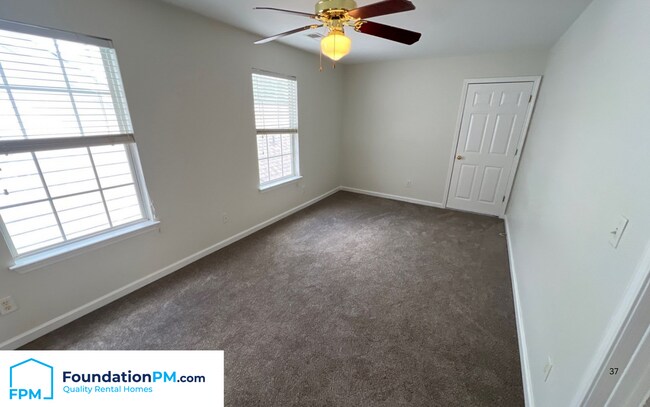 Building Photo - 1066 W Montebello Cir