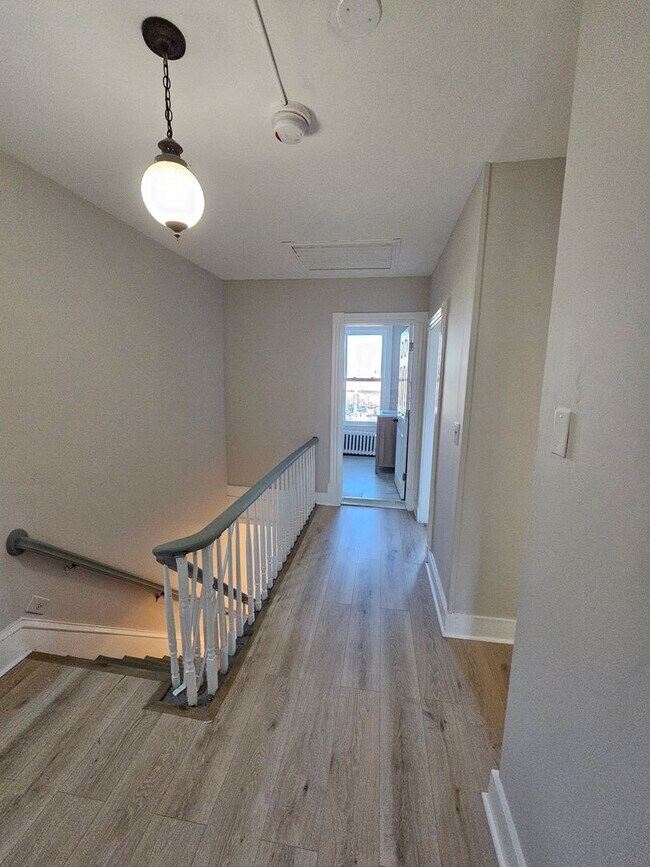 Building Photo - 3 Bedroom Apartment - Kingston, NY
