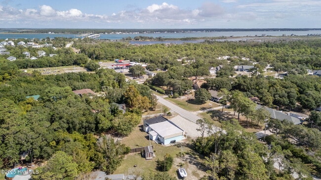 Building Photo - 360 Island Rd