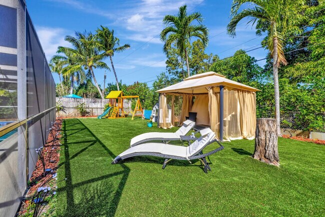 Building Photo - 391 NW 35th Ct