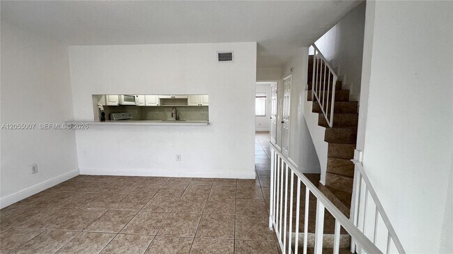 Building Photo - 984 W 40th St