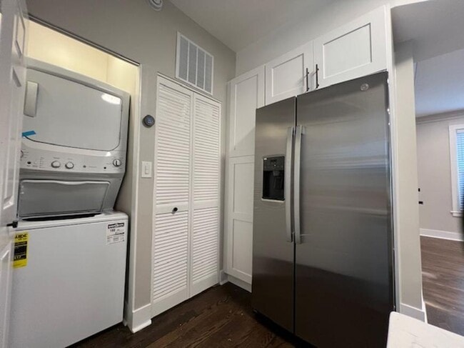 Building Photo - 2 bedroom in Chicago IL 60647