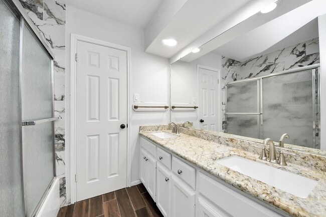 Building Photo - 5310 Oak Cove Dr