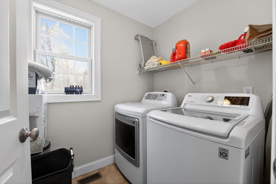 Building Photo - 3 Diana Hill Dr