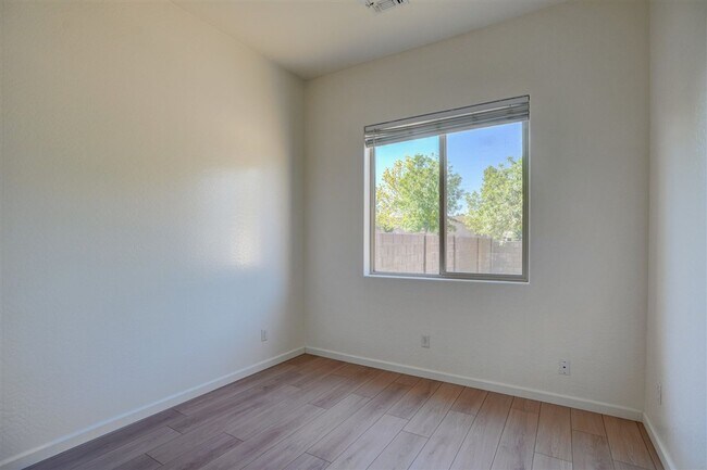 Building Photo - 3 Bedroom, 2 Bathroom Townhome in Granvill...